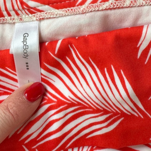 GapBody Tropical Leaf Print Bikini Top Red White Halter Swimwear Size Medium NWT - Picture 3 of 4